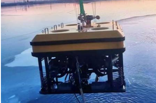 Current Status and Future Development Trends of Underwater Robots (AUV/ROV)